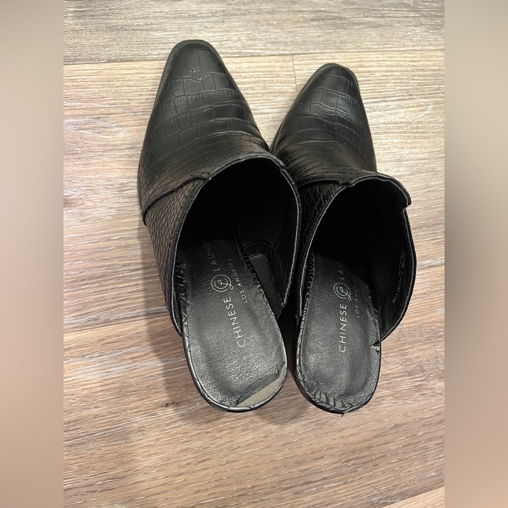 Chinese Laundry- Chic Black Croc-Embossed Mules - Picture 2 of 8